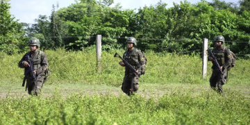 Soldados del Ejército de Guatemala inician el día con la firme convicción de servir a la Patria y proteger a la población guatemalteca. Foto: Ejército de Guatemala